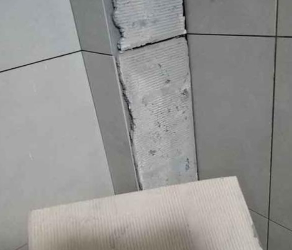 鄂伦春瓷砖空鼓维修公司分享下厨房瓷砖脱落的补救措施。